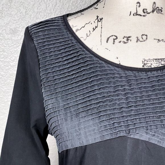 Elegant Black Pleated Women's Top - Picture 3 of 13